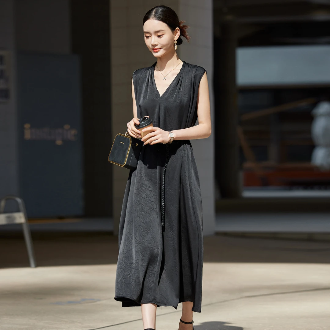 高级感气质V领收腰连衣裙2025夏季新款时尚潮流V领显瘦减龄中长裙