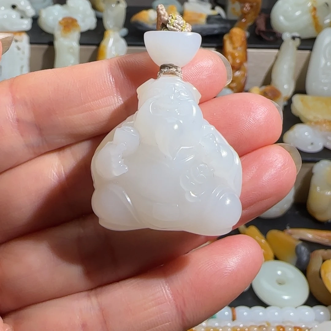 大***宝和田玉未镶嵌颈饰