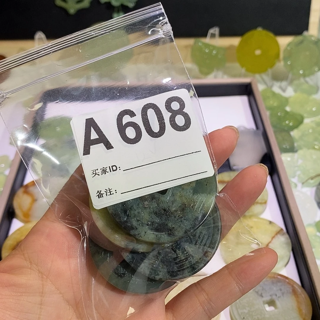 l***ǐ未镶嵌岫玉颈饰不退不换