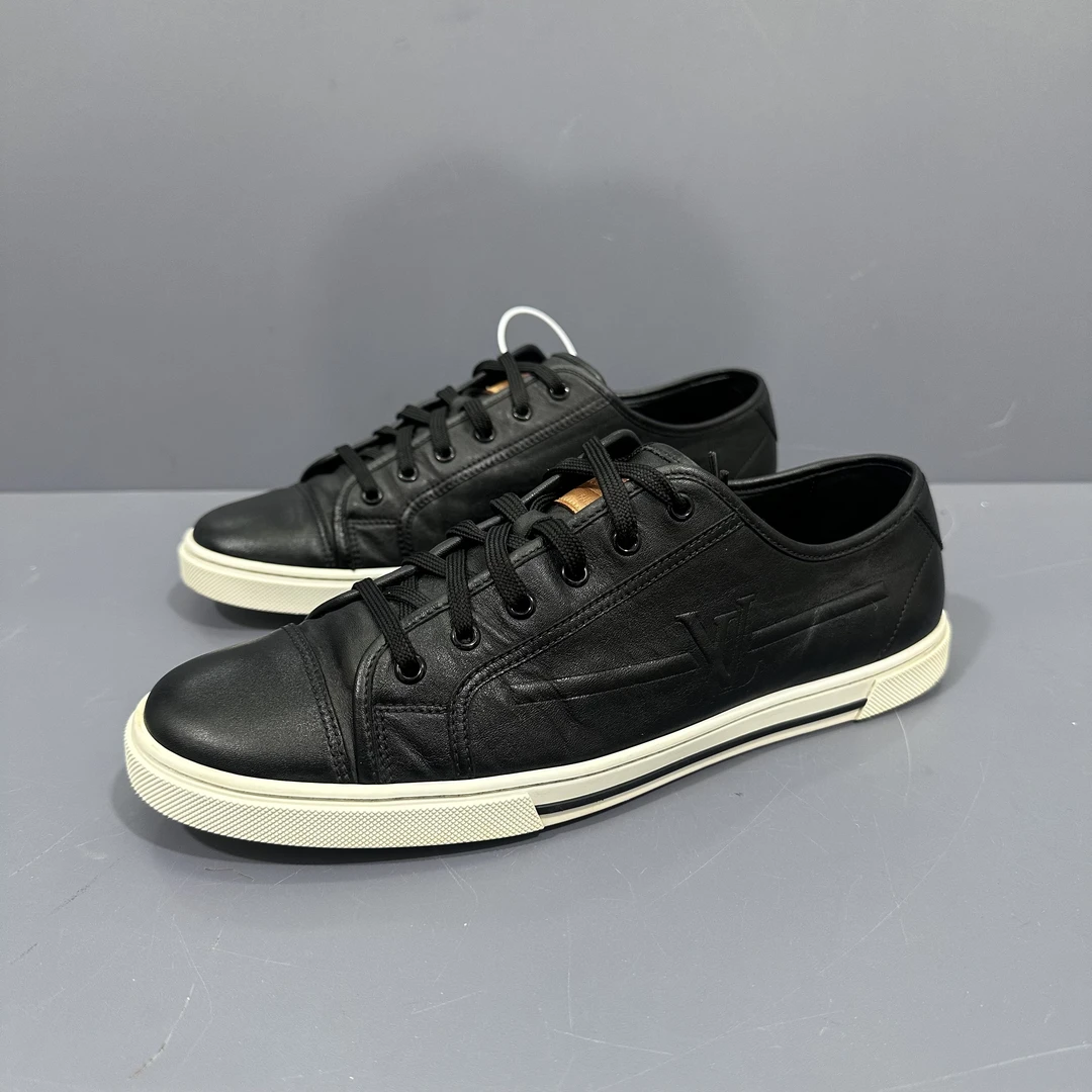 95新 LouisVuitton/路易威登 40.5码 LV黑白大logo 板鞋 成色很新