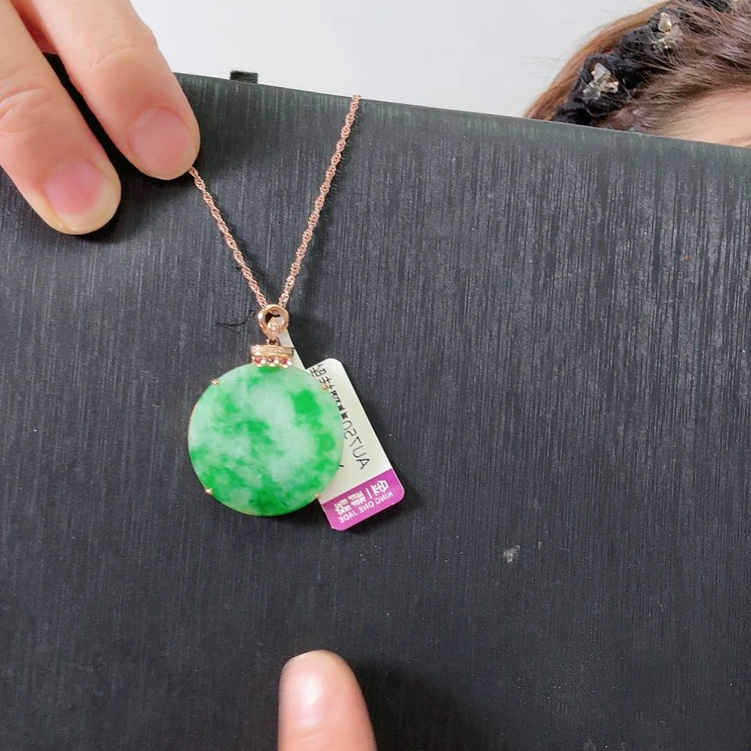 翡翠18K金镶嵌颈饰吊坠仓库