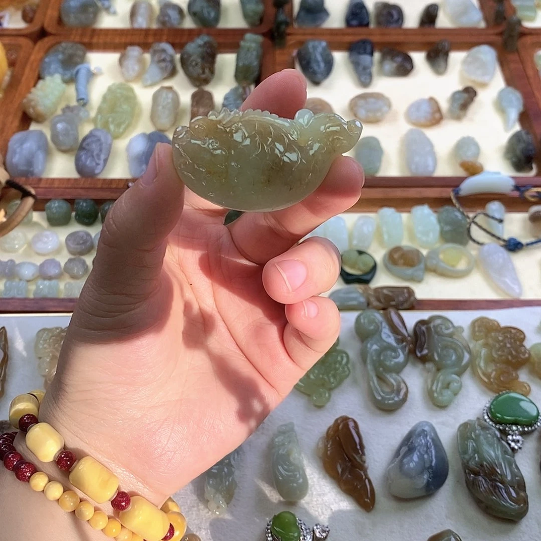 和田玉未镶嵌颈饰