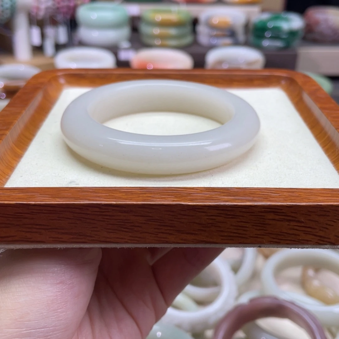 石英质玉未镶嵌手镯