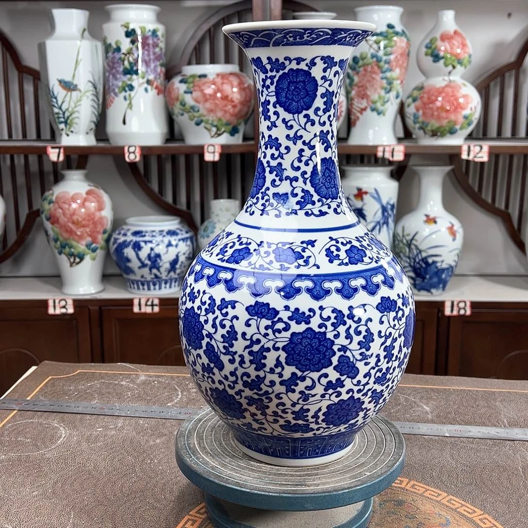 摆件景德镇陶瓷缠枝