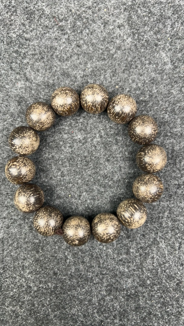 沉香R95福莱精选文玩手串15mm