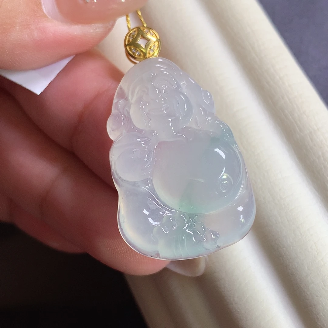 翡翠18K金镶嵌颈饰财神