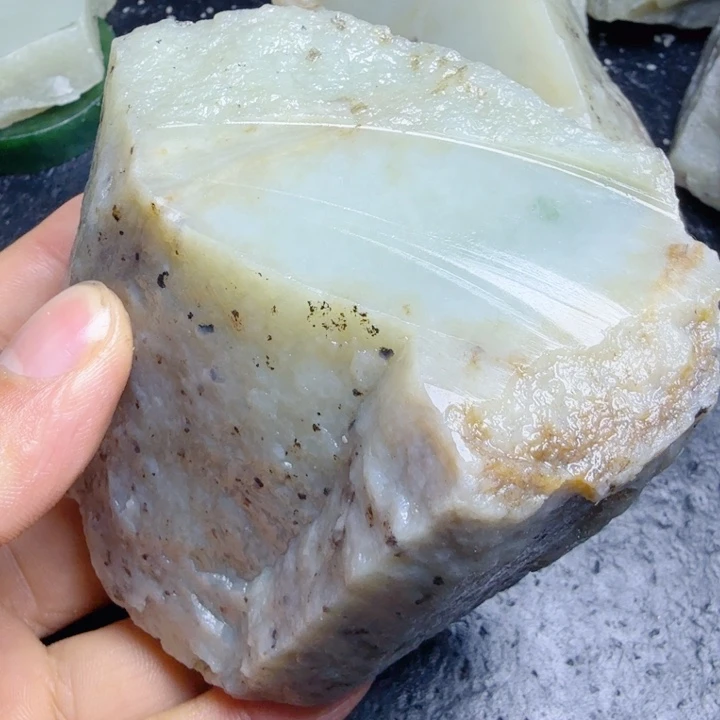 ω***L和田玉（糖玉）未镶嵌珠宝奇石