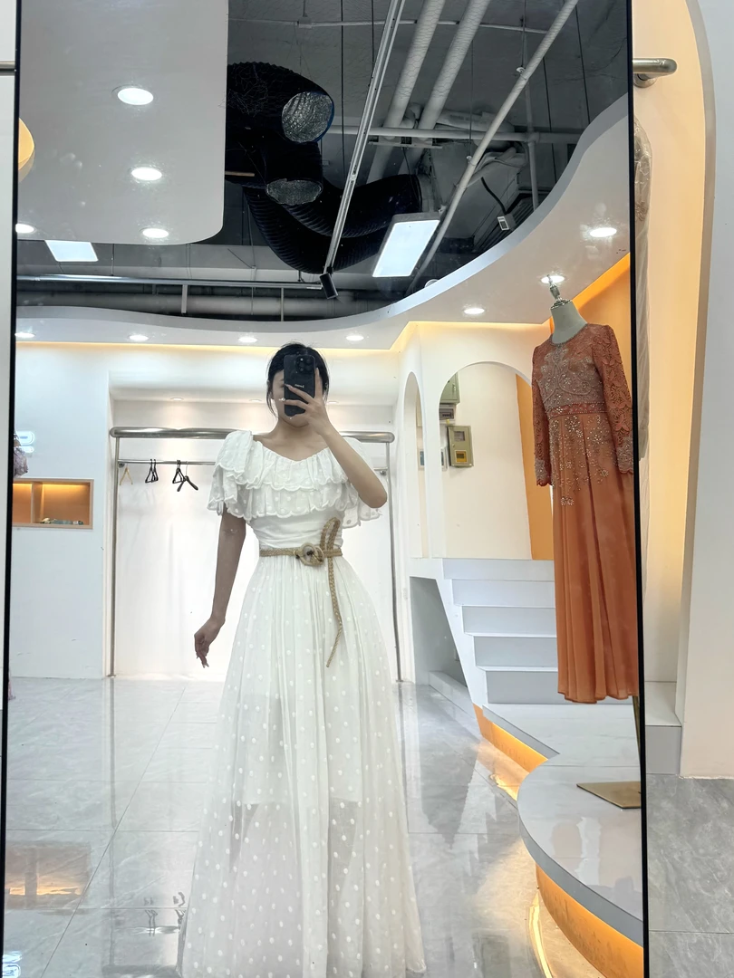 [依易原创]重工法式一字肩蕾丝宫廷风荷叶边仙女连衣裙E0206