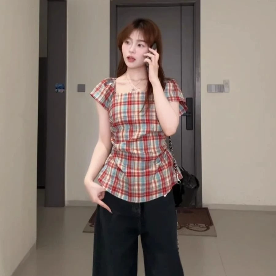 韩系辣妹格纹一字领短袖T恤女大码夏季新款多巴胺不规则收腰上衣