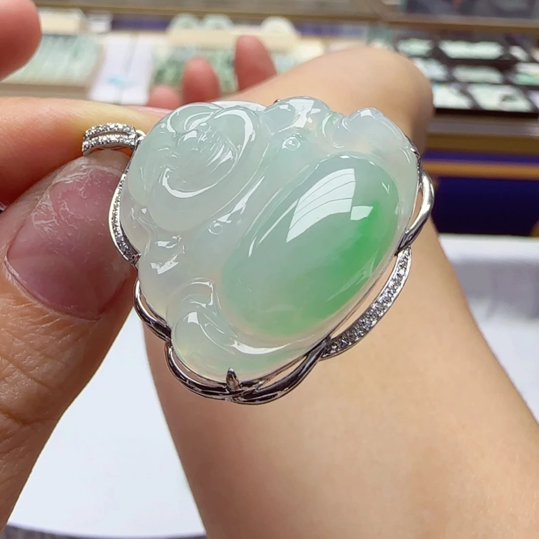 颈饰18K金镶嵌翡翠佛