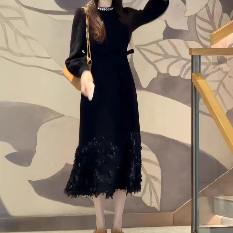 【岩心】大码女装300斤胖MM时尚设计感纯色拼接气质流苏连衣裙802