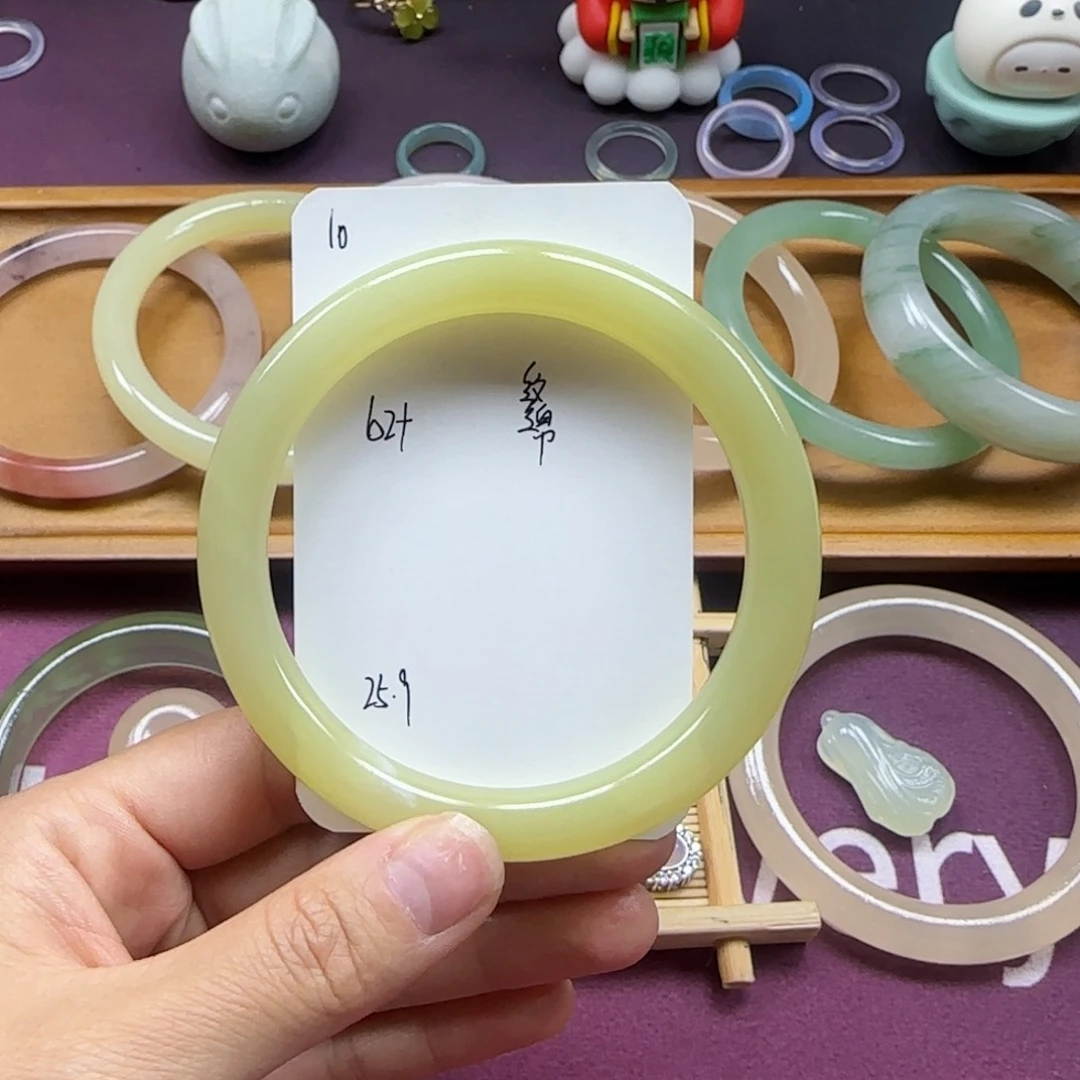 石英质玉手镯未镶嵌10