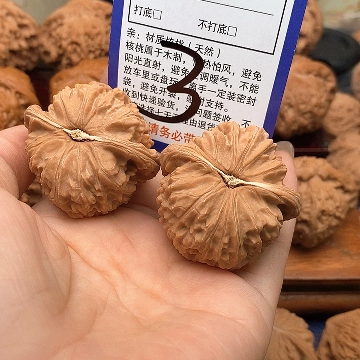 吊坠桃核白狮子头42