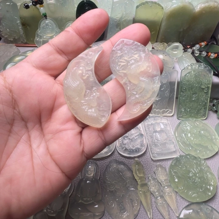 岫玉未镶嵌吊坠(赠链)