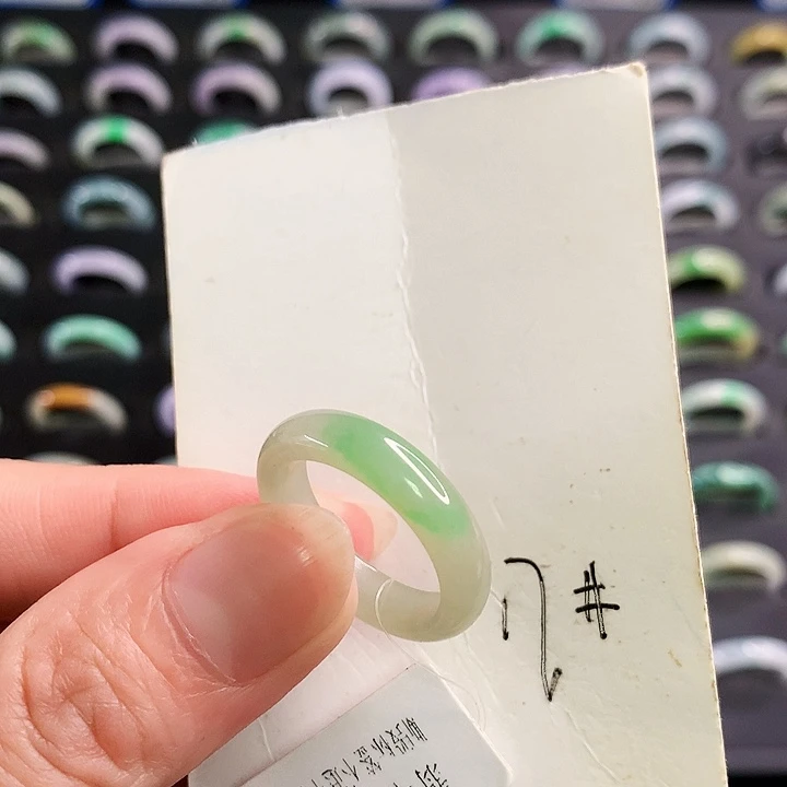 翡翠戒圈未镶嵌翡翠戒指