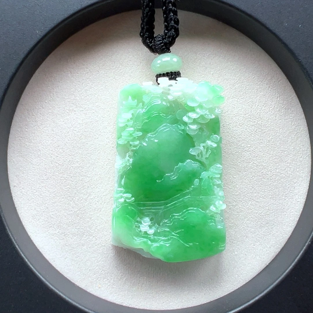 翡翠未镶嵌颈饰山水