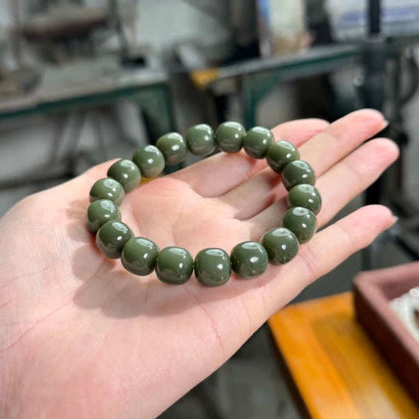 新疆和田玉沙枣清特细老型珠11-12手串