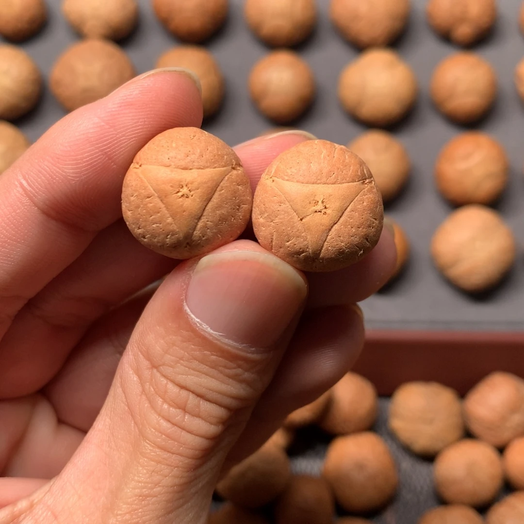 贪***色吊坠凤眼菩提17mm尼泊尔孔眼一对，打孔后不退换