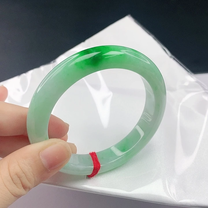 翡翠手镯未镶嵌翡翠823