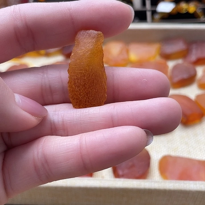 琥珀未镶嵌套链吊坠