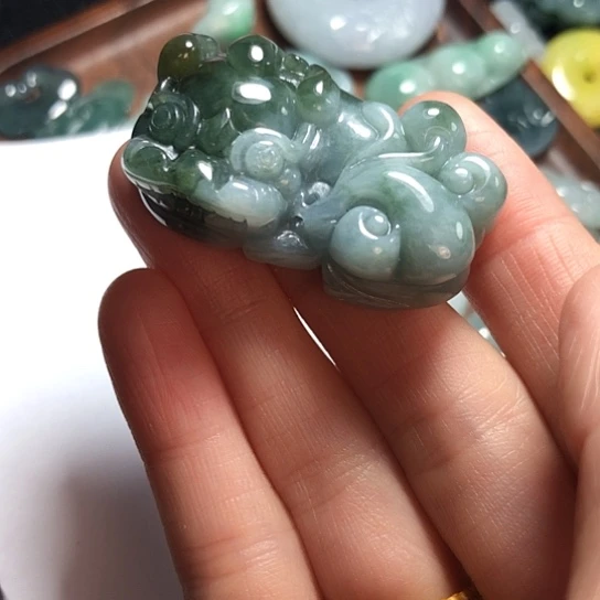 翡翠未镶嵌颈饰缅甸A货，每天下午1点半开播