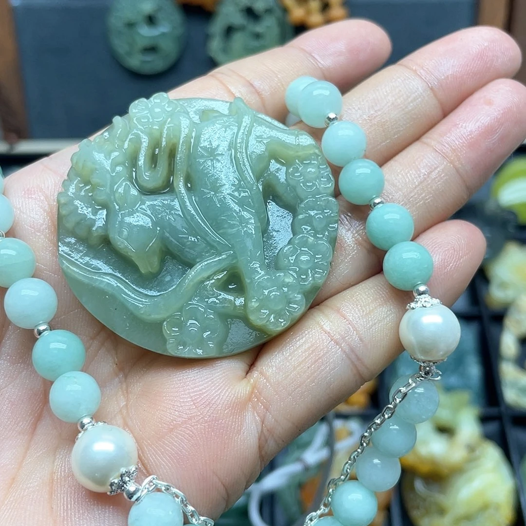 水***蓝未镶嵌蛇纹石玉颈饰