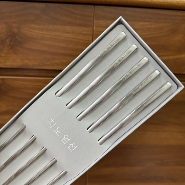 （粉丝福利）出韩316L家用筷子空心筷砂光设计防霉防滑方形餐具