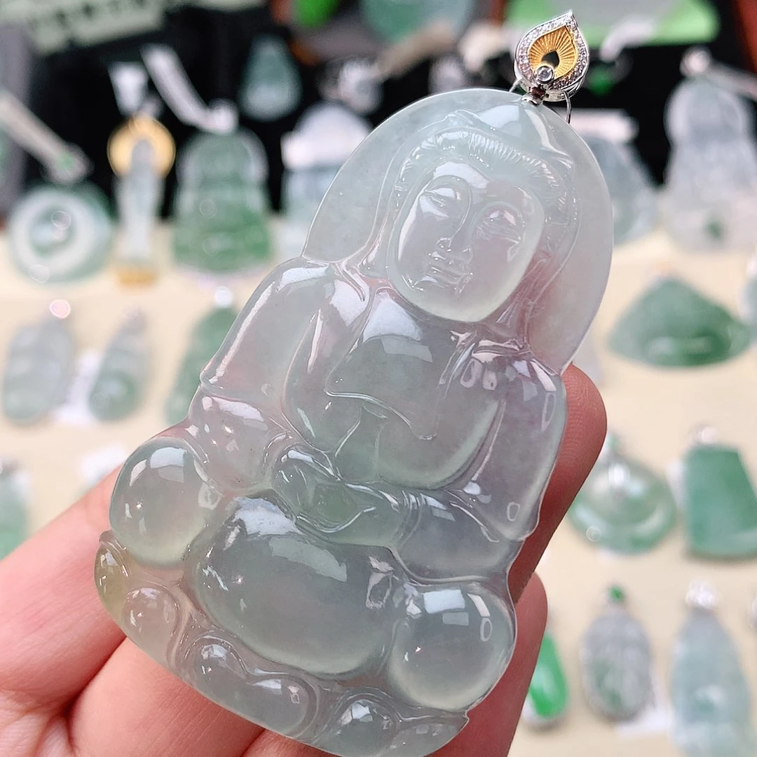 翡翠18K金镶嵌颈饰观音