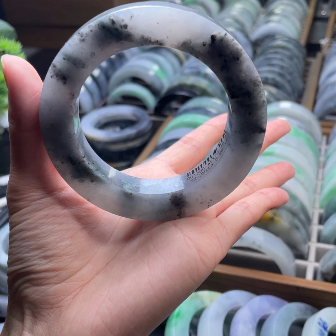 定制翡翠未镶嵌翡翠手镯