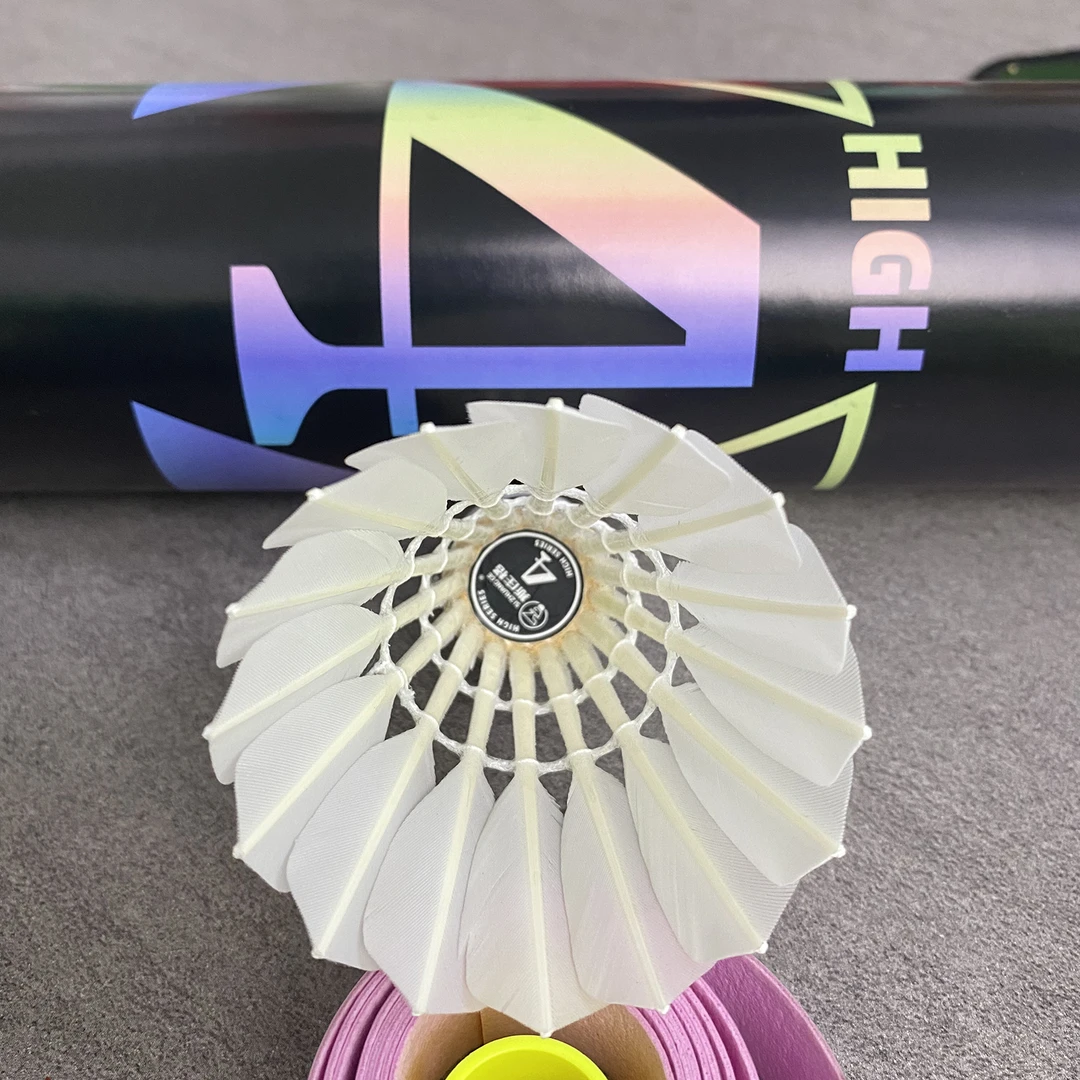 斯庄格新款HIGH4鸭毛拉直业余比赛羽毛球，全园羽毛球飞行好落点准