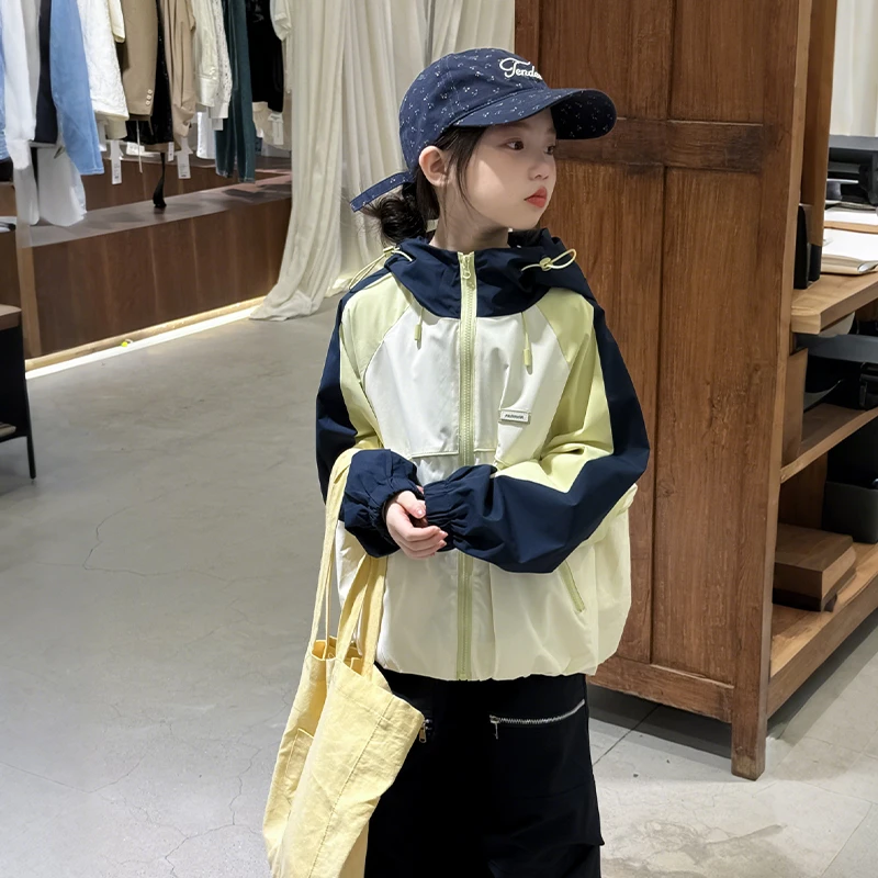 女童连帽外套春秋款洋气2025新款秋装短款上衣儿童户外三防冲锋衣