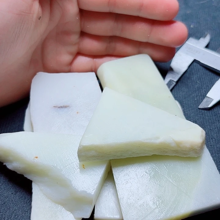 未镶嵌和田玉（糖玉）珠宝奇石