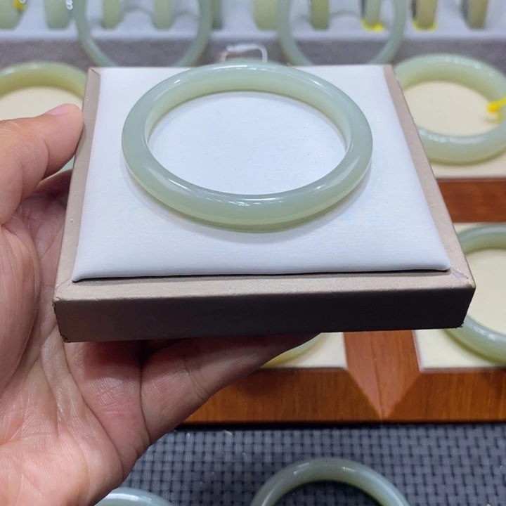 和田玉手镯未镶嵌我**乐