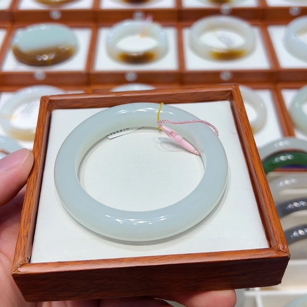 未镶嵌手镯和田玉羊脂白玉