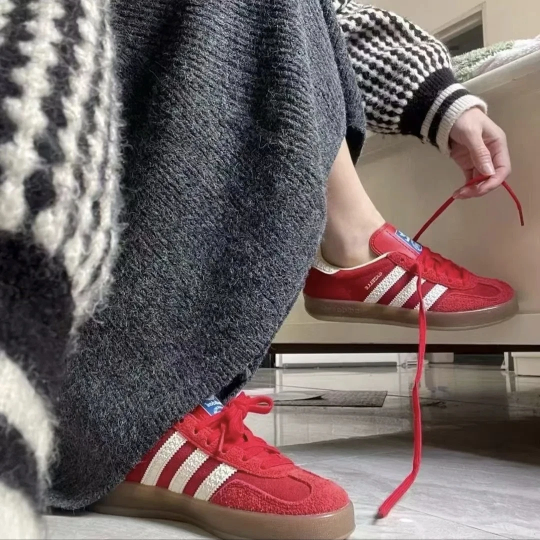 adidas阿迪达斯新款GAZELLE红时尚百搭经典运动板鞋「T头鞋」IF1808