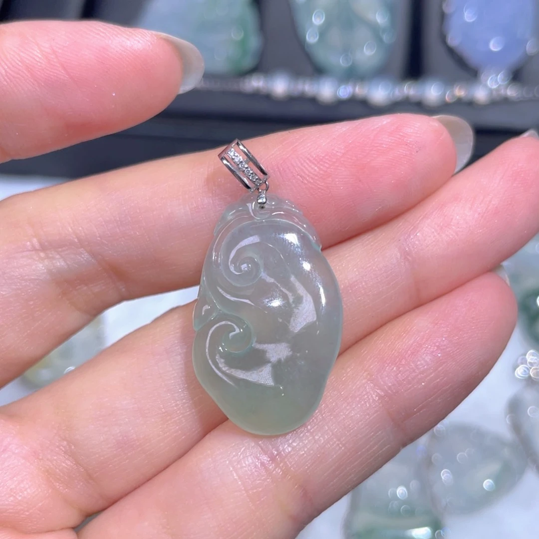 颈饰18K金镶嵌翡翠翡翠