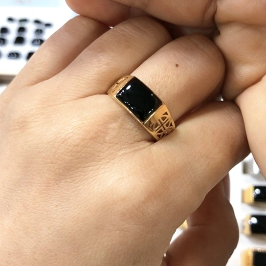 翡翠戒指18K金镶嵌共*缅甸天然A货翡翠