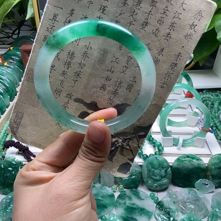 石英质玉未镶嵌手镯