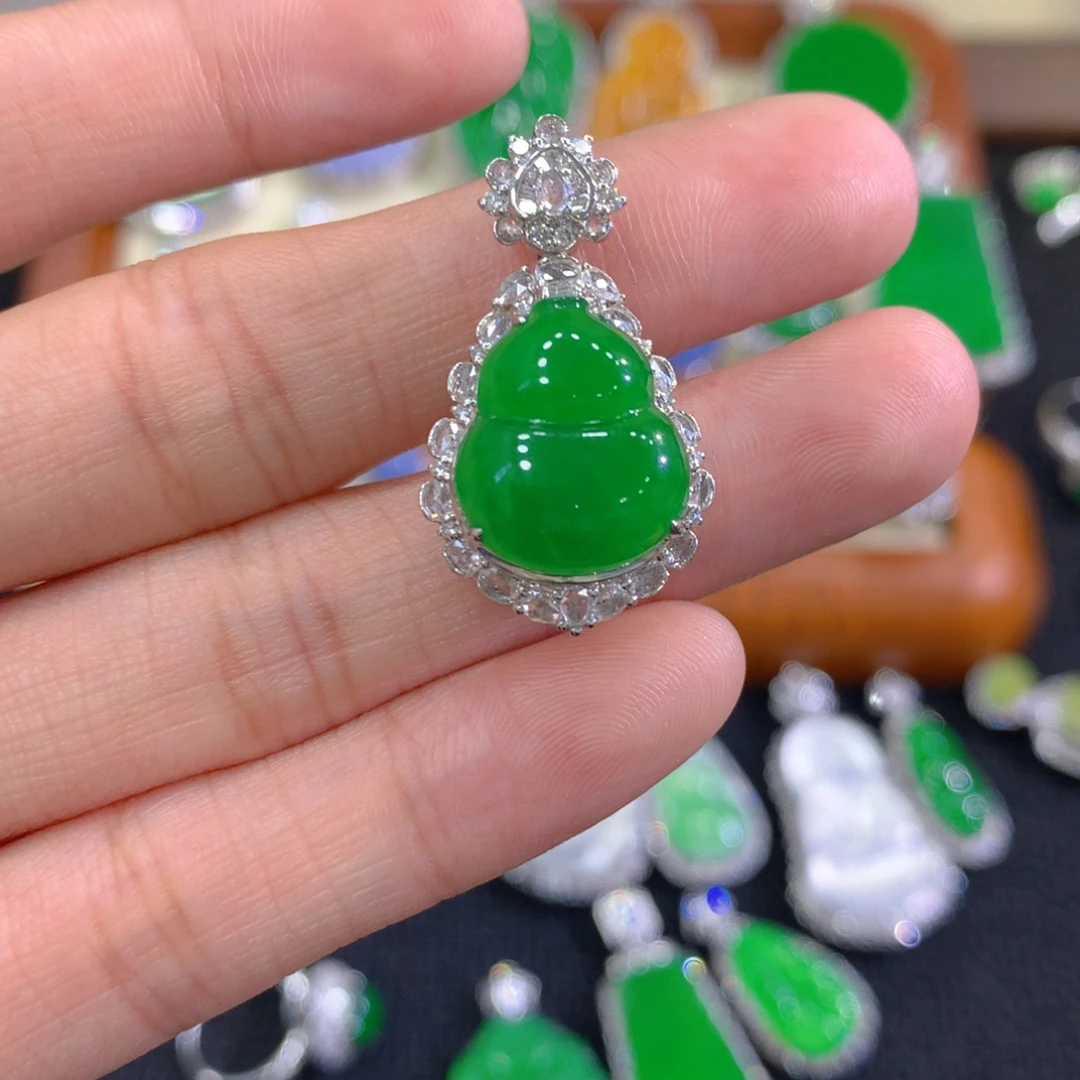 翡翠18K金镶嵌吊坠(不含链)葫芦