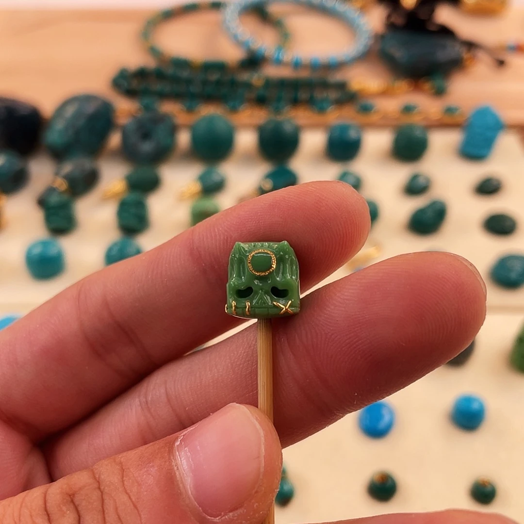 古***生绿松石未镶嵌颈饰