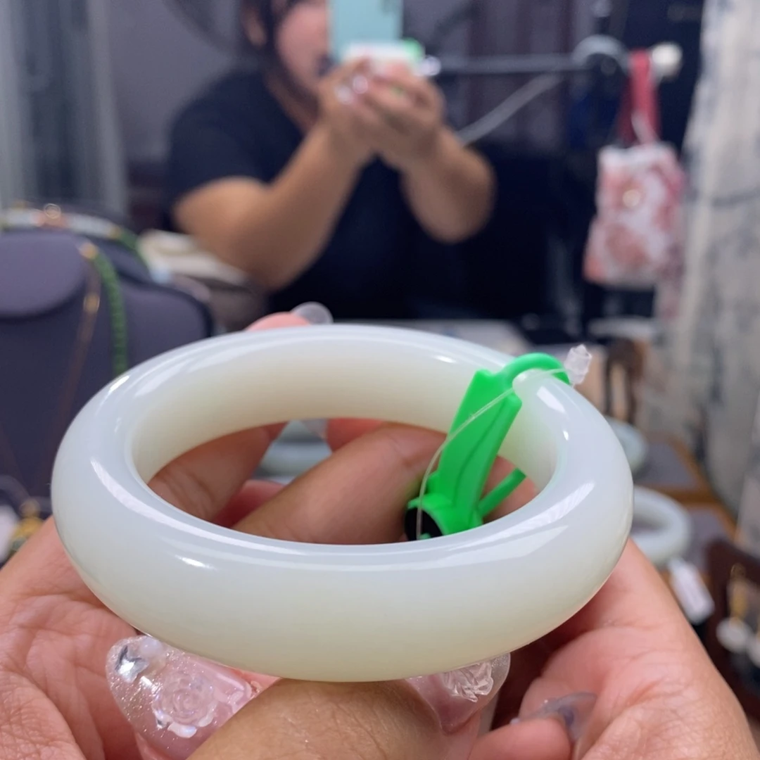 和田玉手镯未镶嵌E****n