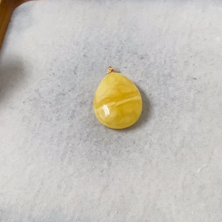 蜜蜡裸石18K金镶嵌吊坠