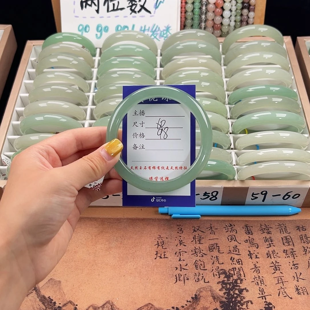 未镶嵌手镯石英质玉