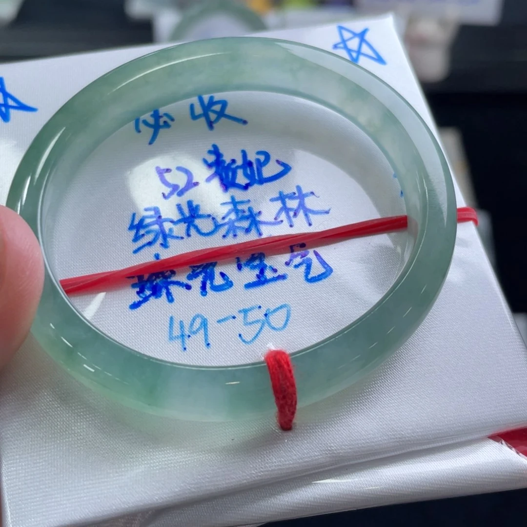 翡翠手镯未镶嵌翡翠手镯