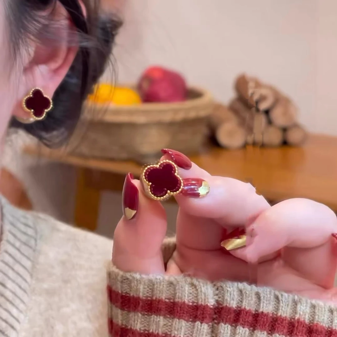 铜合金耳饰 红色幸运草耳环四叶草耳钉女轻奢高级感2026新款耳饰