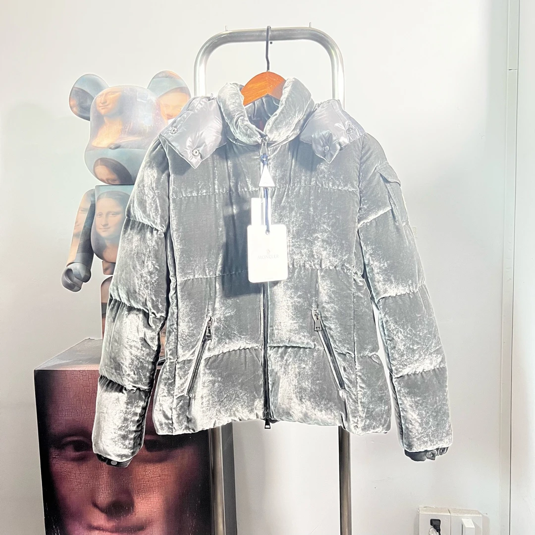 未使用 MONCLER 丝绒羽绒服 V1808尺码2 衣长65 胸围50