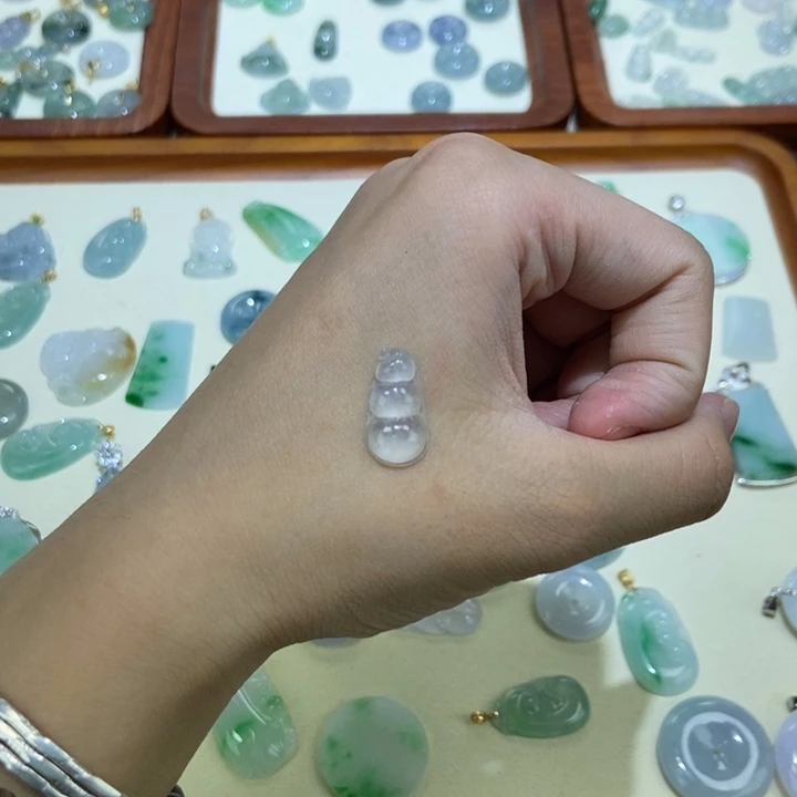 颈饰未镶嵌翡翠豆子