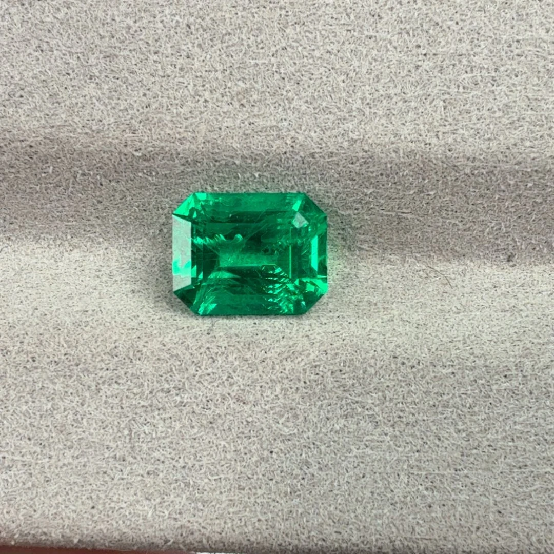 云***合合成（培育）祖母绿裸石2.25ct