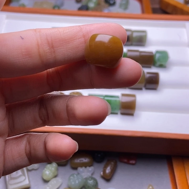 晶***晶和田玉未镶嵌颈饰