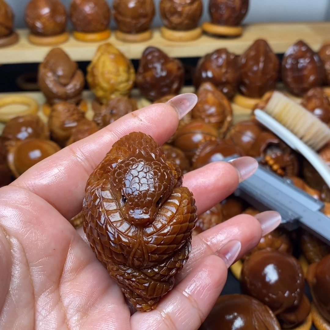 【闪购商品】橄榄核吊坠?****/纯手工蛇